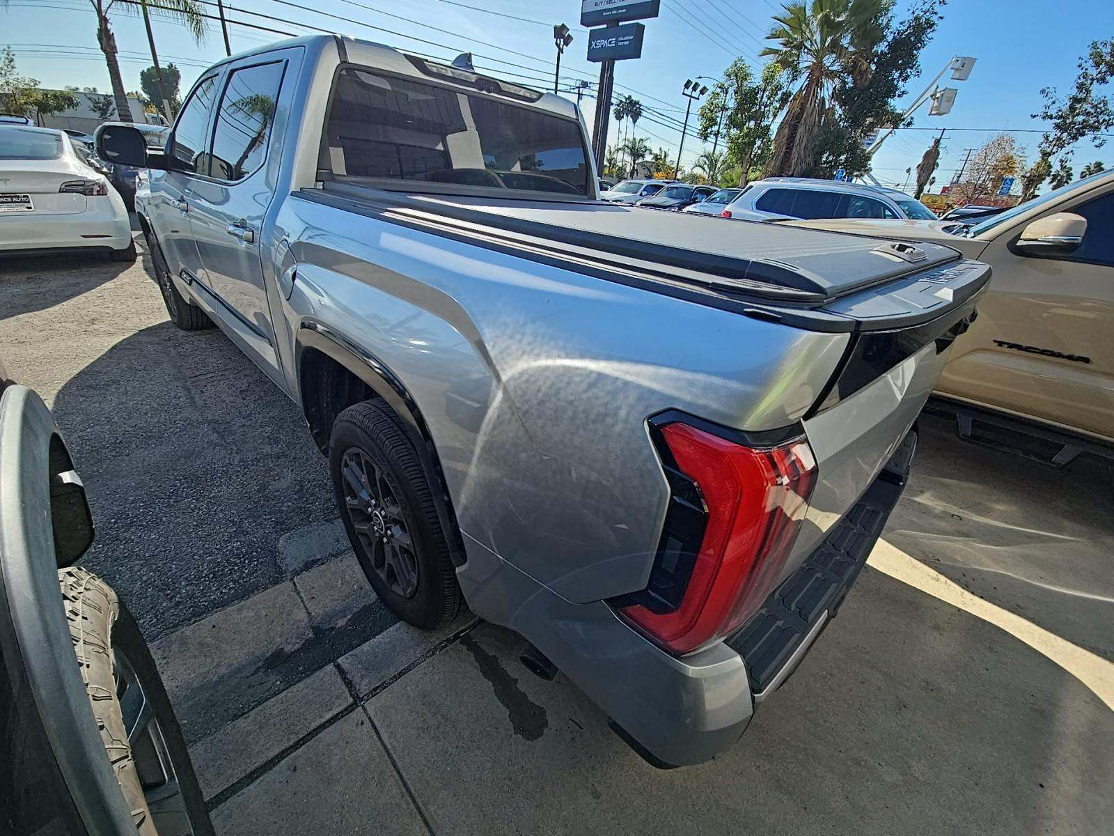 Toyota Tundra 2023 — photo 2