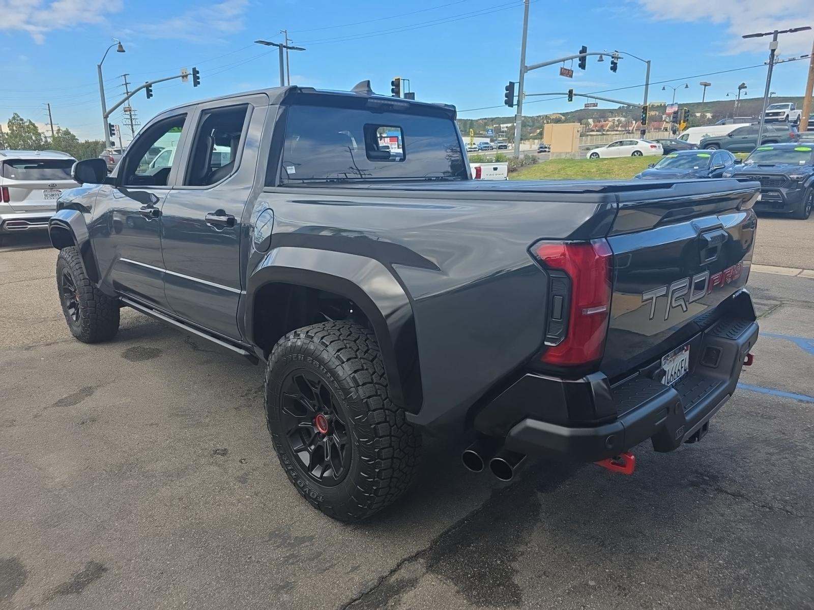Toyota Tacoma 2024 — photo 2