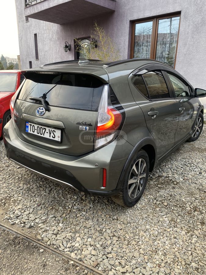 Toyota Aqua 2018 — photo 2