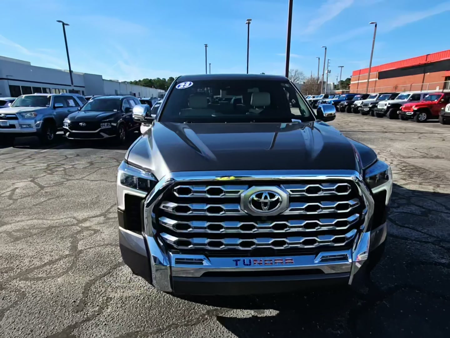 Toyota Tundra 2023 — photo 2