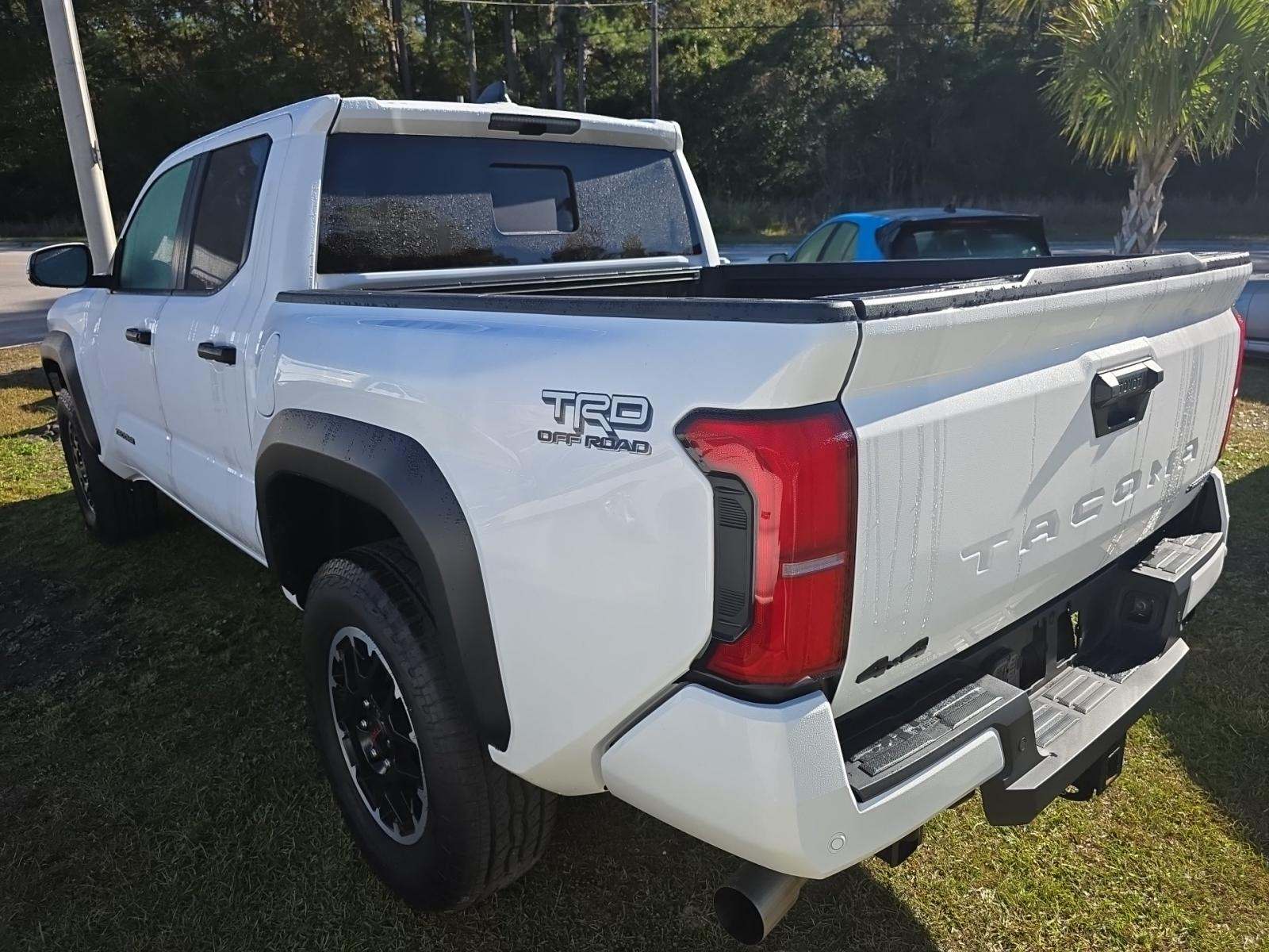 Toyota Tacoma 2024 — photo 2