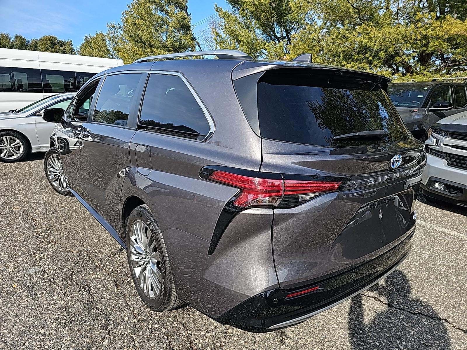 Toyota Sienna 2021 — photo 2