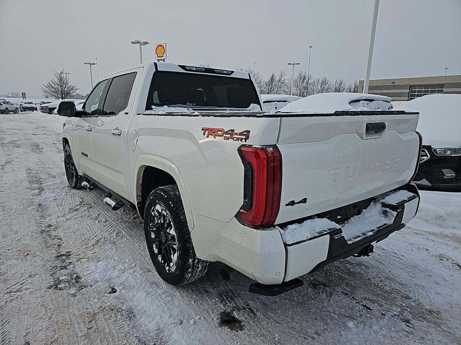 Toyota Tundra 2024 — photo 2
