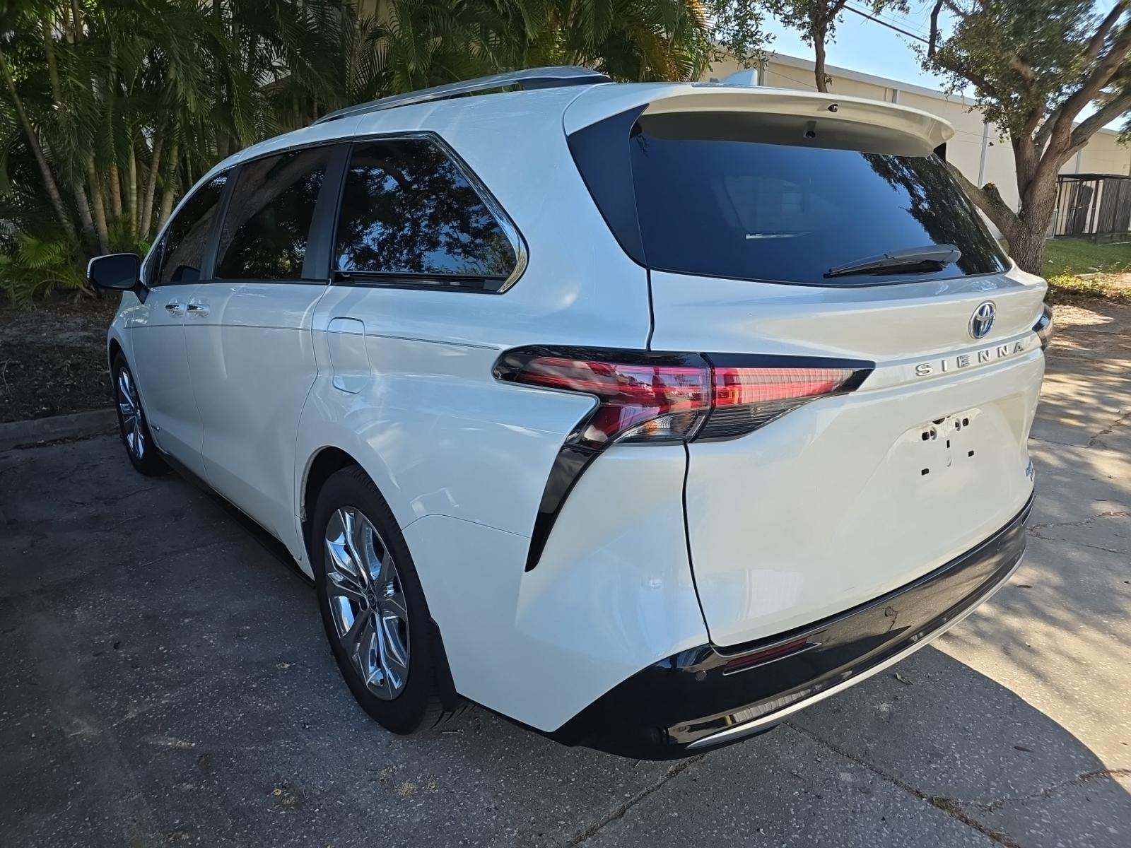 Toyota Sienna 2021 — photo 2