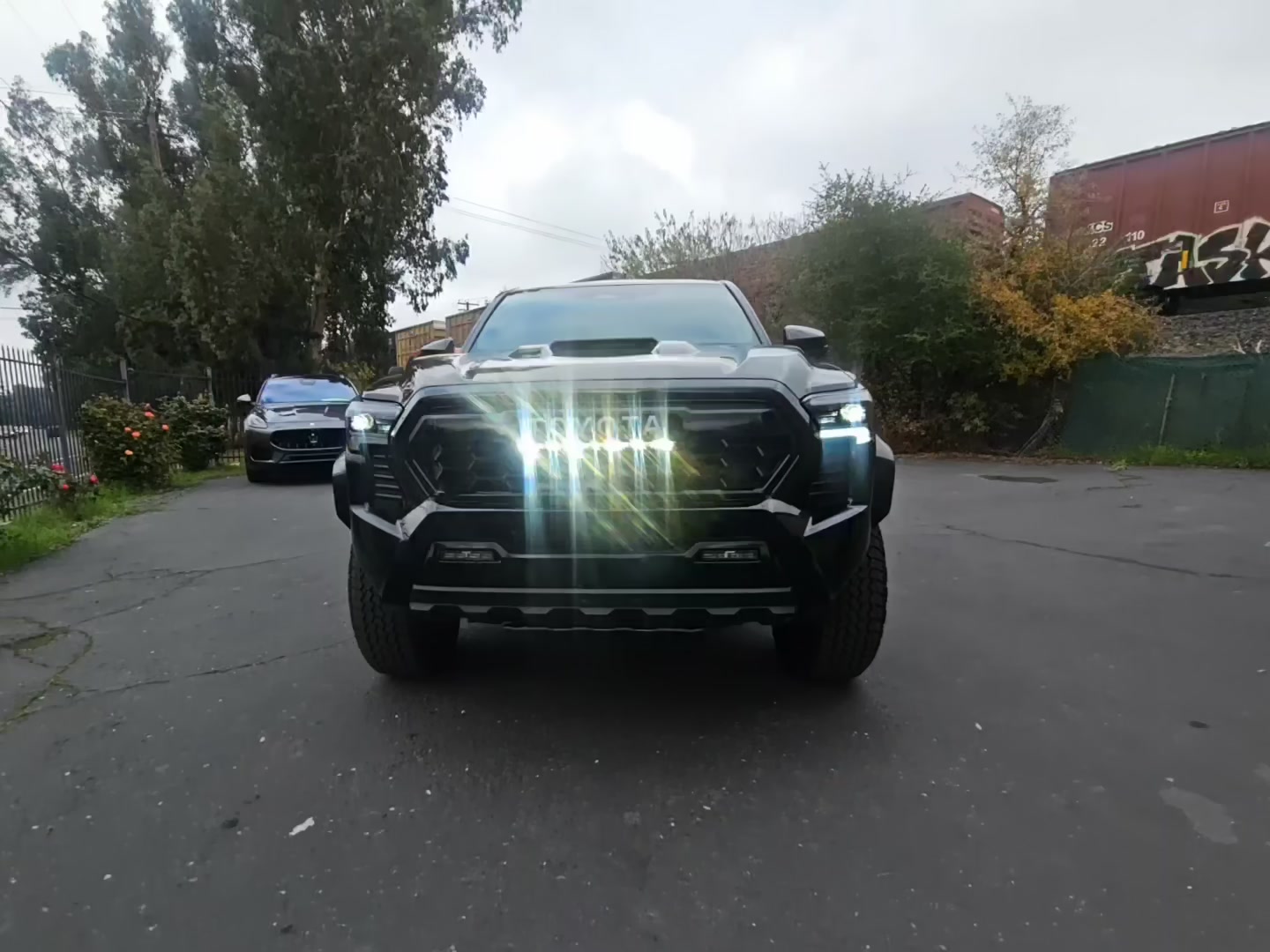 Toyota Tacoma 2024 — photo 2