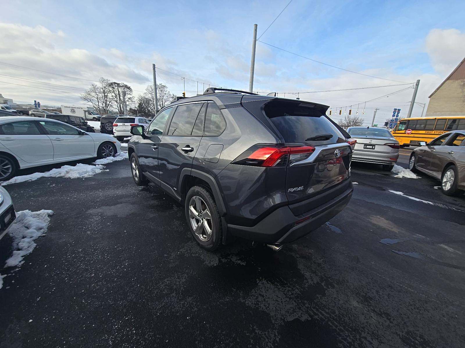Toyota RAV4 2021 — photo 2