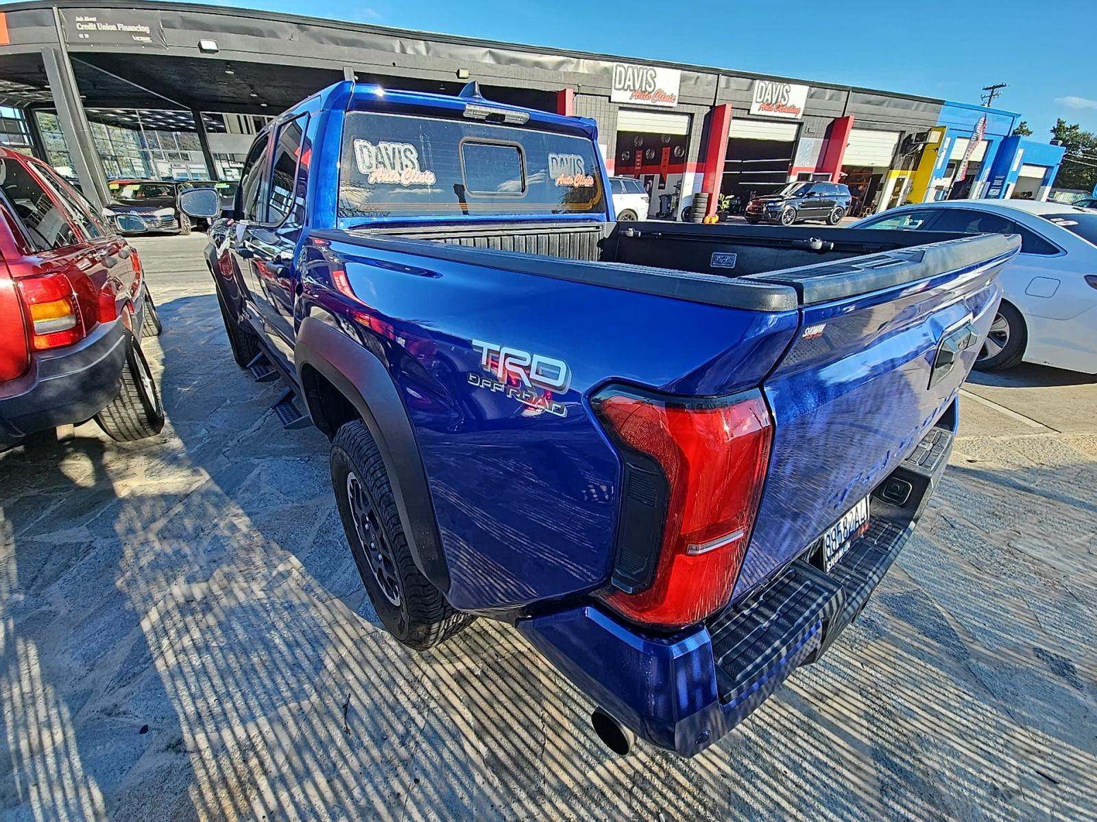 Toyota Tacoma 2024 — photo 2