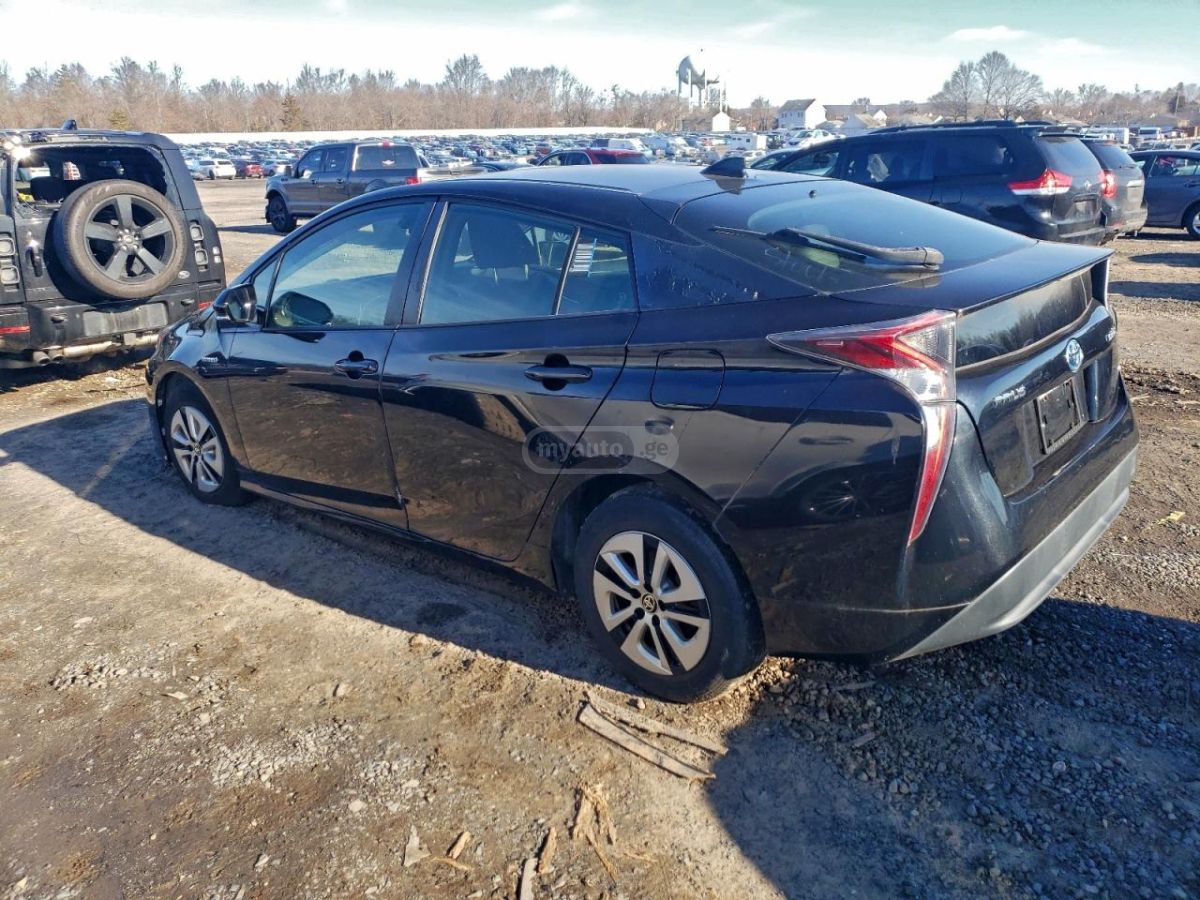 Toyota Prius 2016 — photo 2