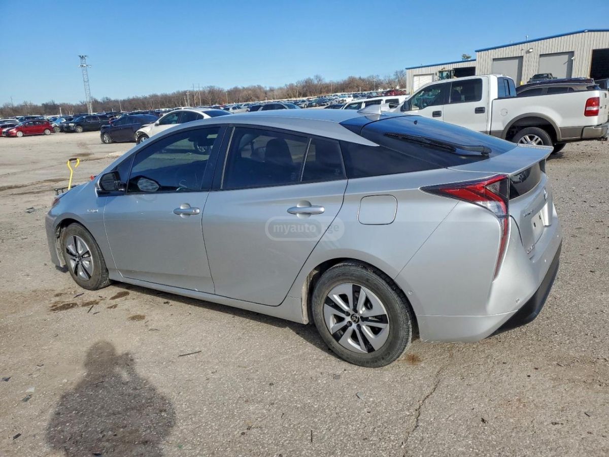 Toyota Prius 2018 — photo 2