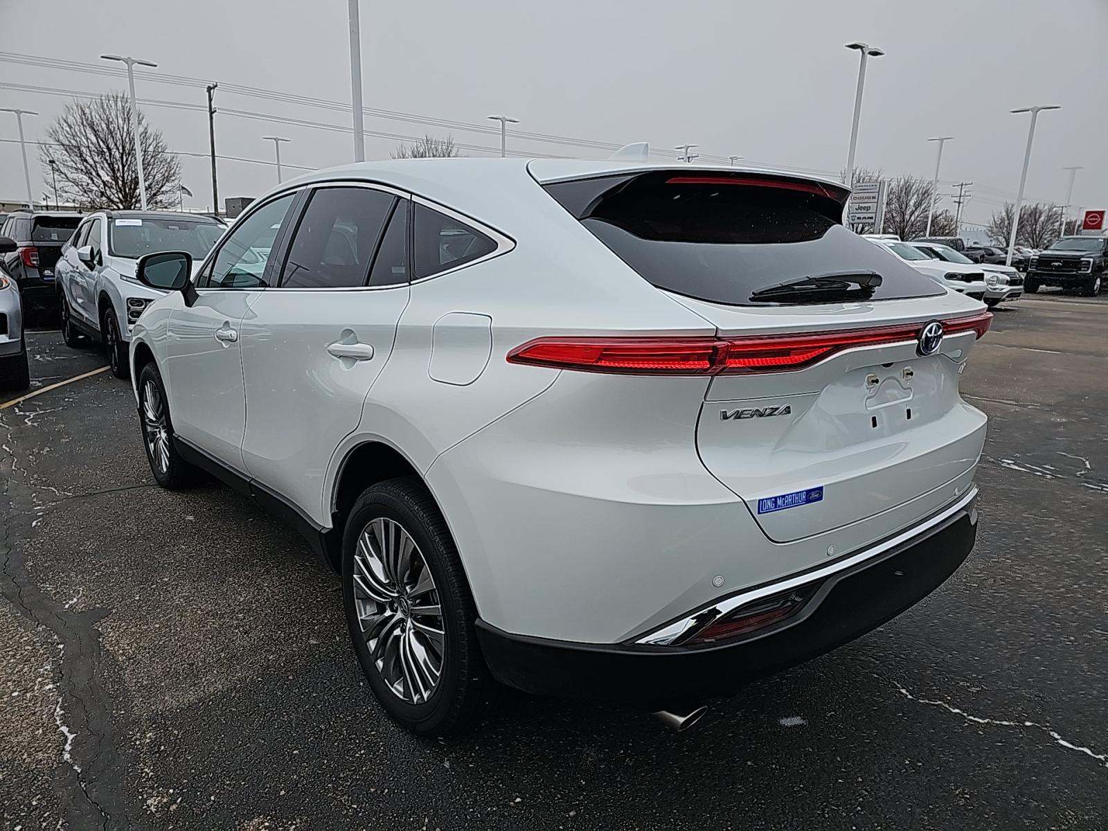 Toyota Venza 2024 — photo 2