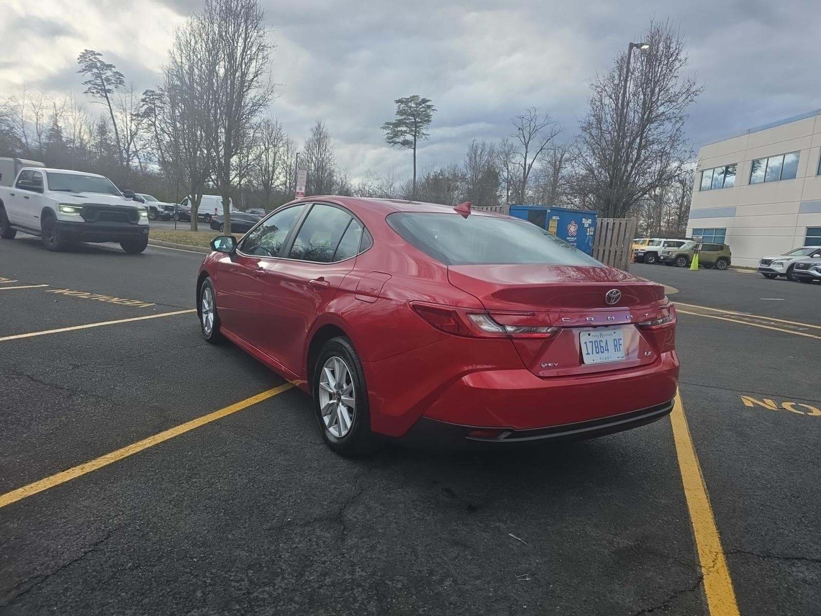Toyota Camry 2025 — photo 2