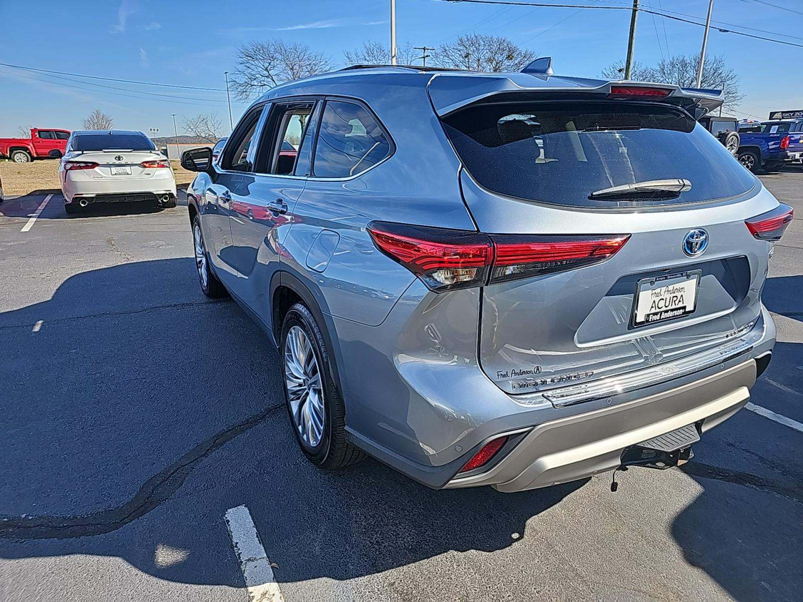 Toyota Highlander 2023 — photo 2
