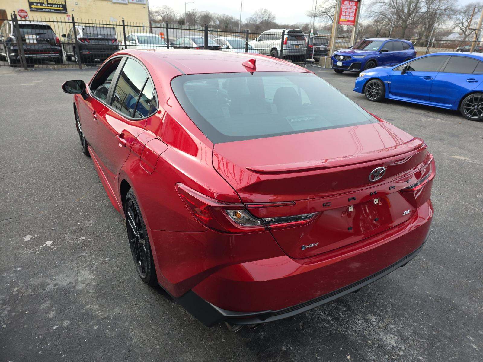 Toyota Camry 2025 — photo 2