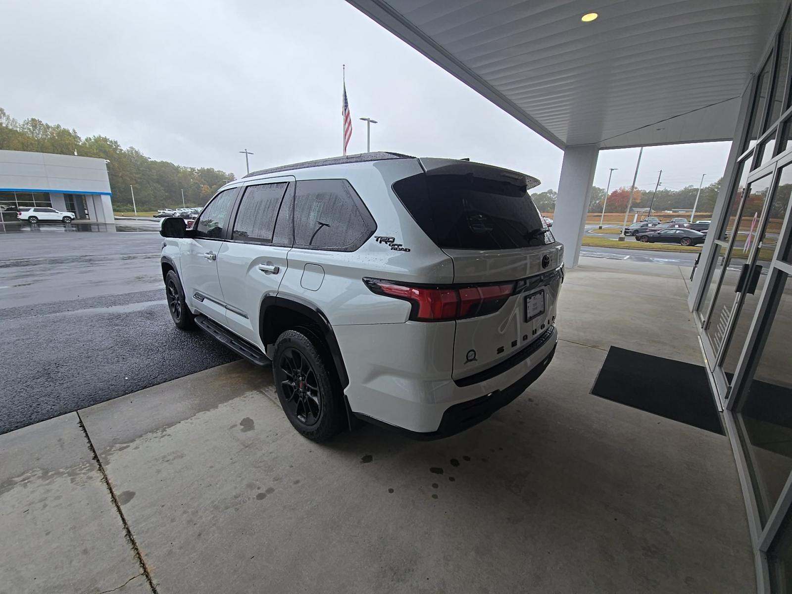 Toyota Sequoia 2025 — photo 2