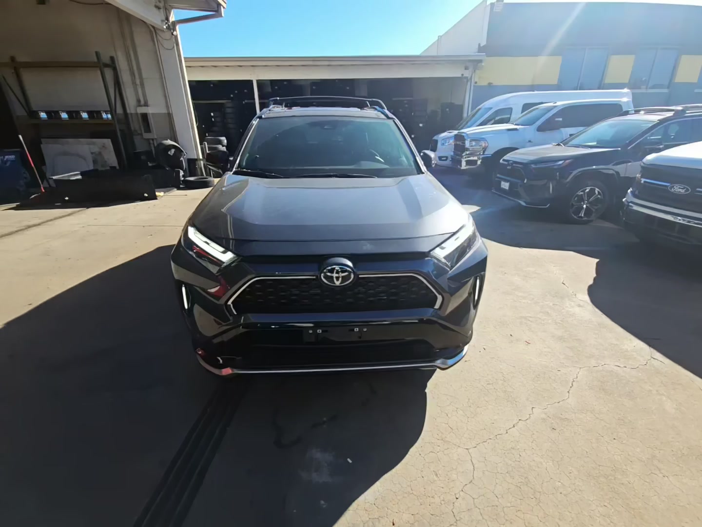 Toyota RAV4 2025 — photo 2