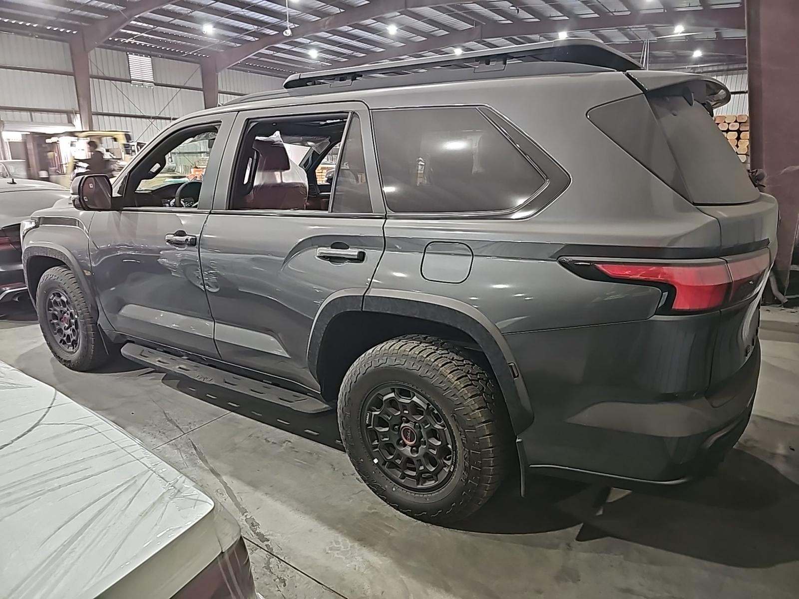 Toyota Sequoia 2025 — photo 2