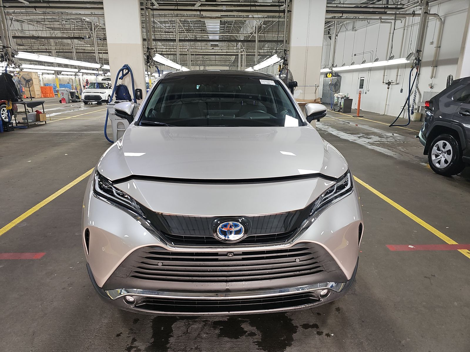 Toyota Venza 2024 — photo 2