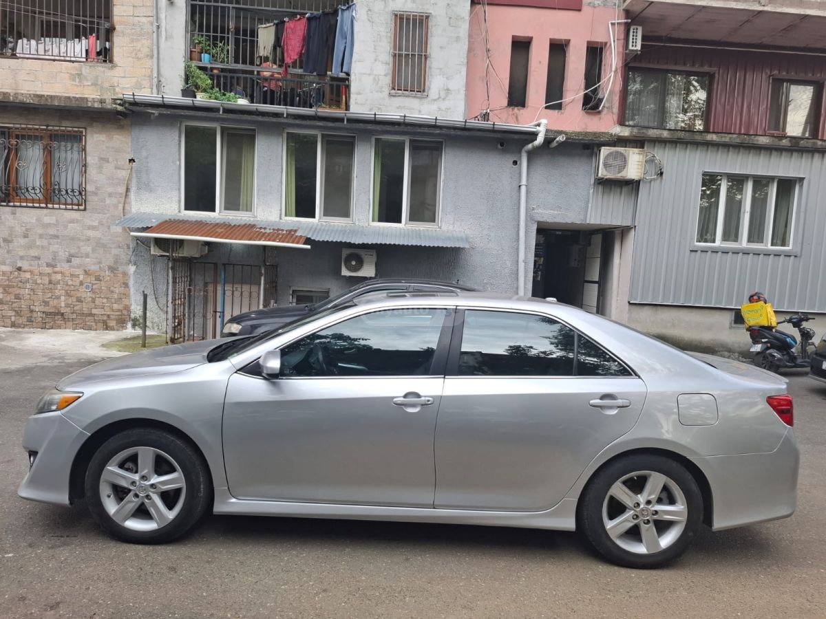 Toyota Camry 2014 — photo 2