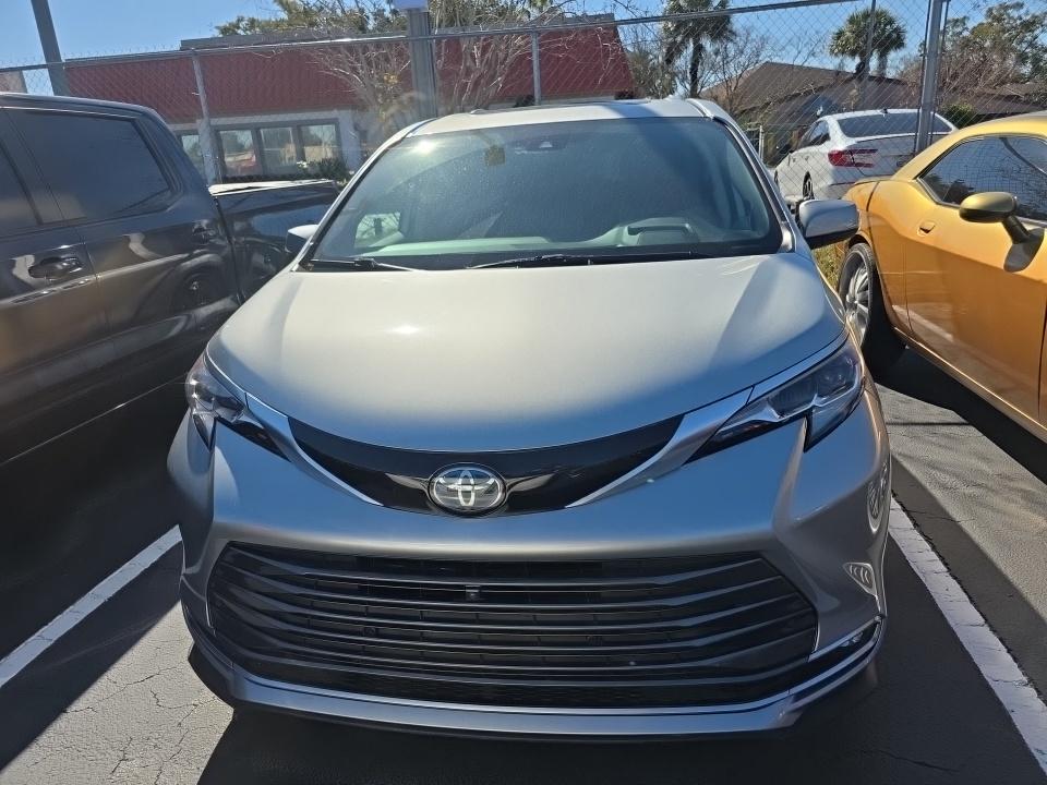 Toyota Sienna 2021 — photo 2