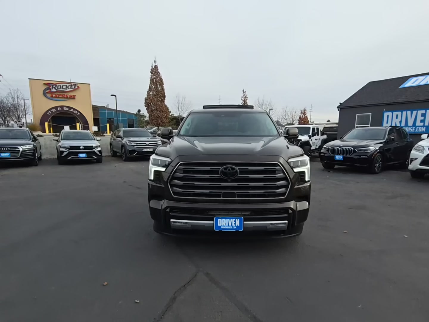 Toyota Sequoia 2024 — photo 2
