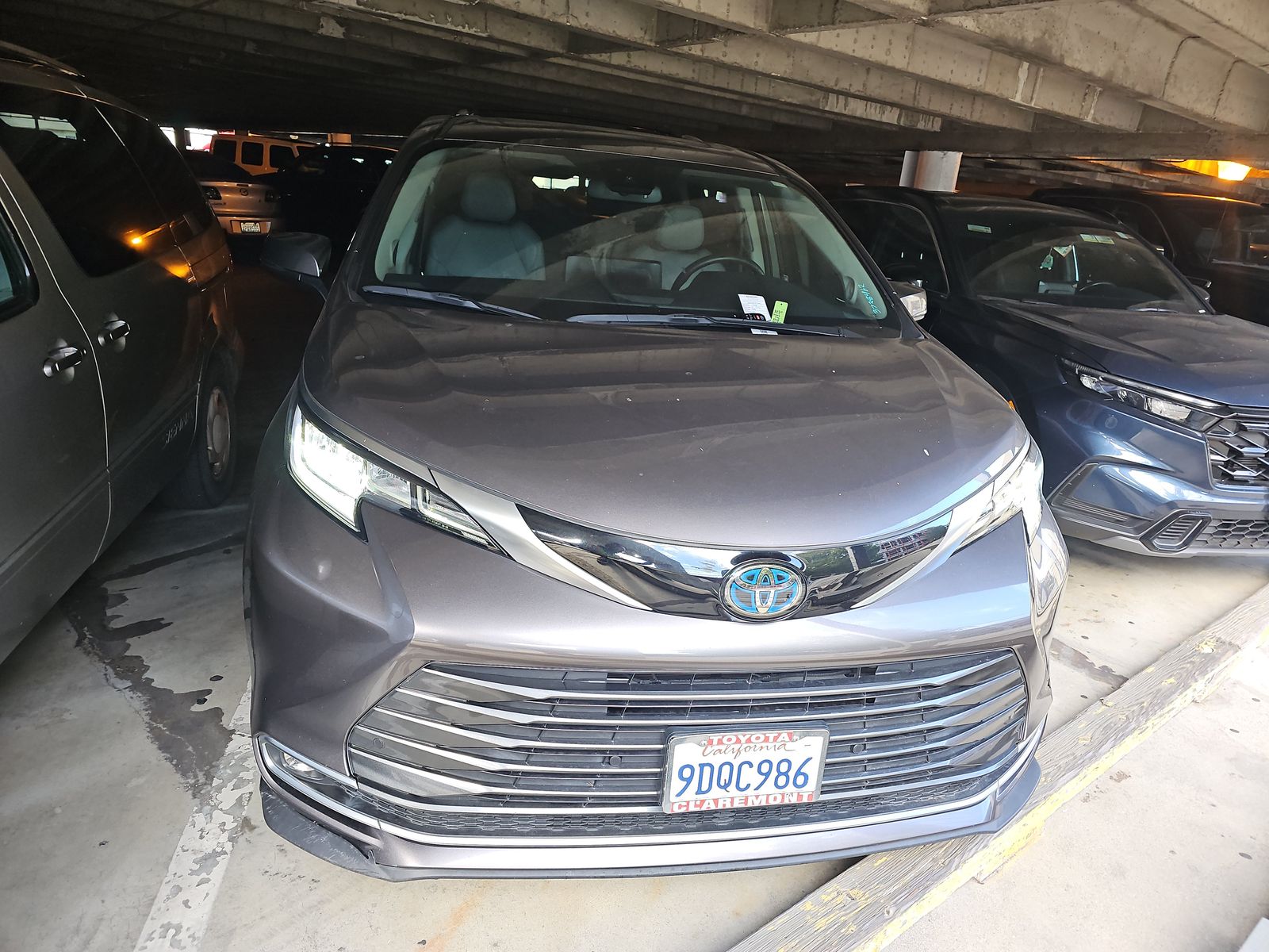 Toyota Sienna 2022 — photo 2