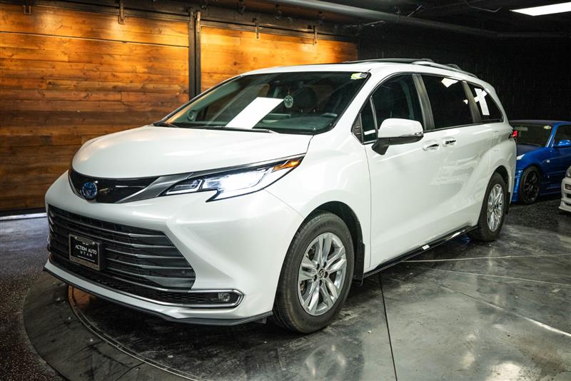 Toyota Sienna 2022 — photo 2