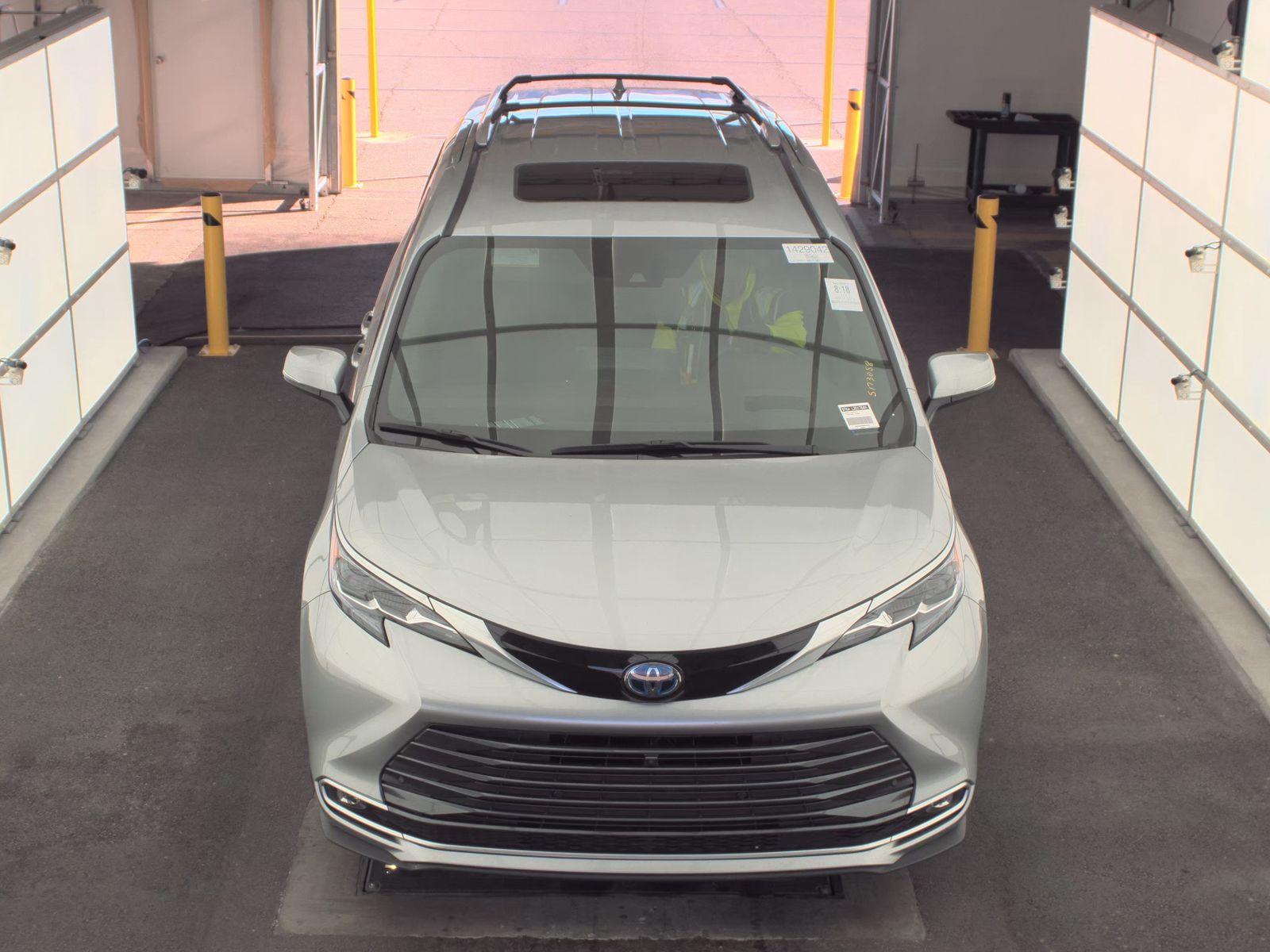 Toyota Sienna 2024 — photo 2