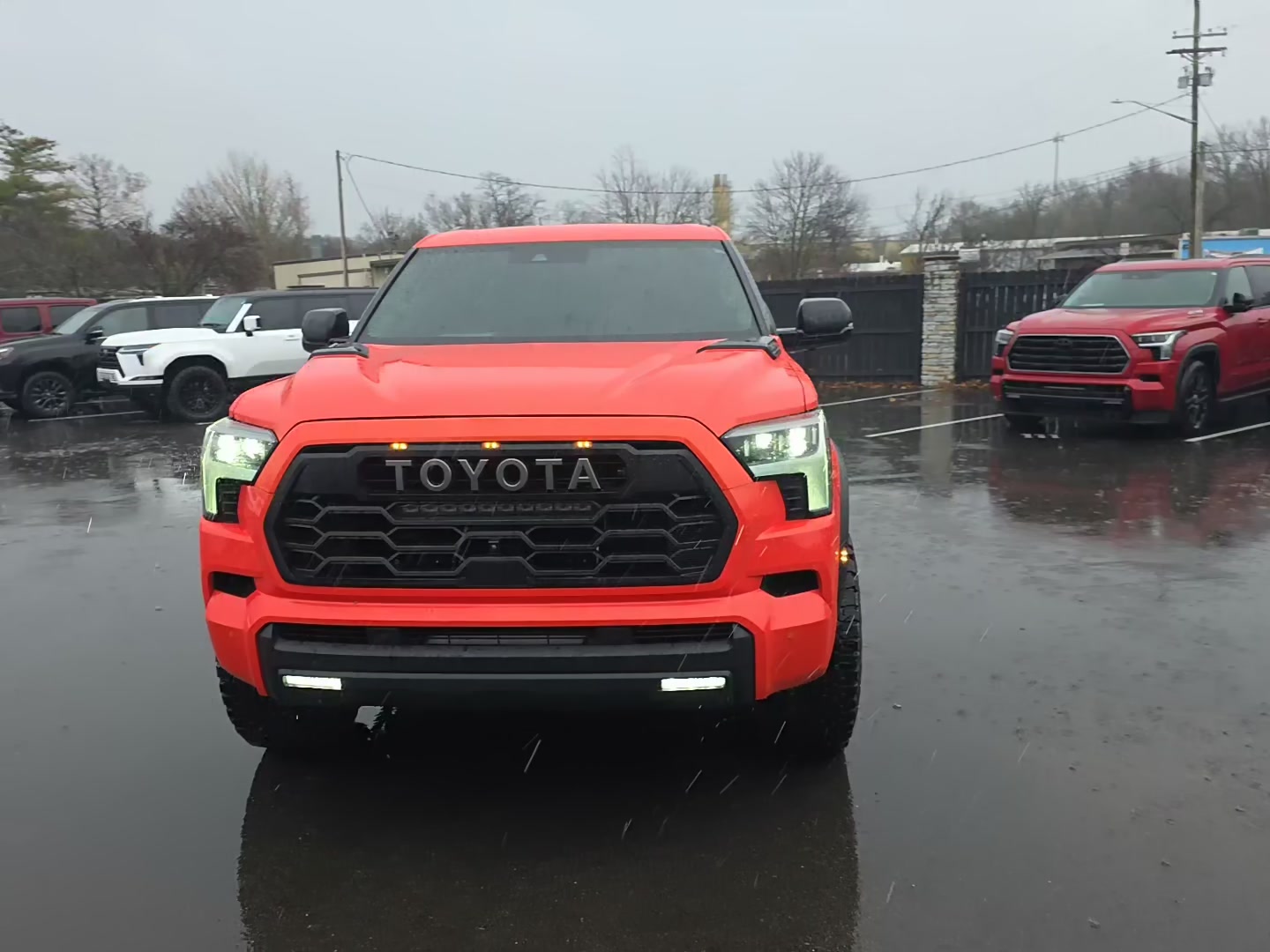 Toyota Sequoia 2023 — photo 2