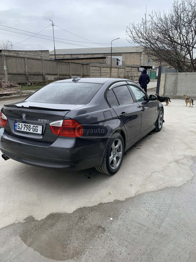 BMW 330 2005 — photo 2