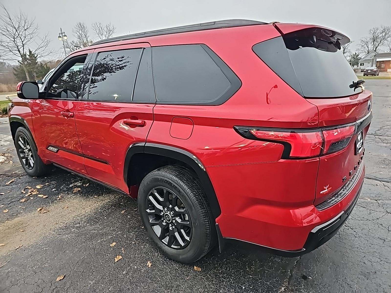 Toyota Sequoia 2023 — photo 2