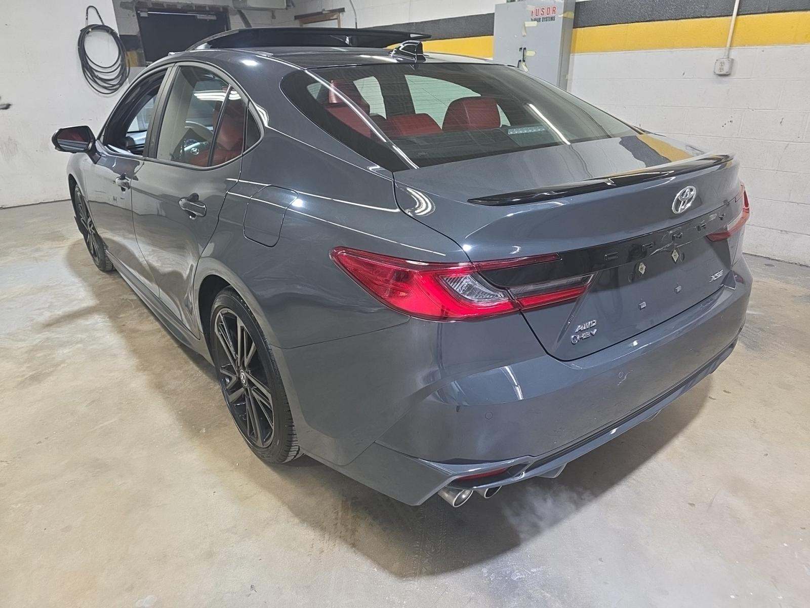 Toyota Camry 2025 — photo 2