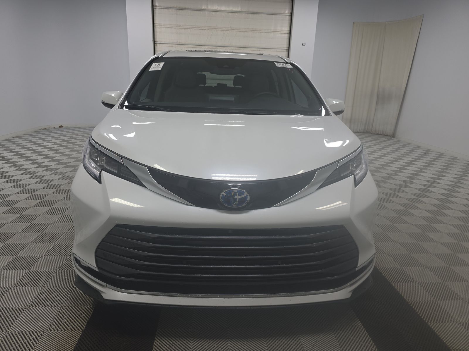 Toyota Sienna 2024 — photo 2