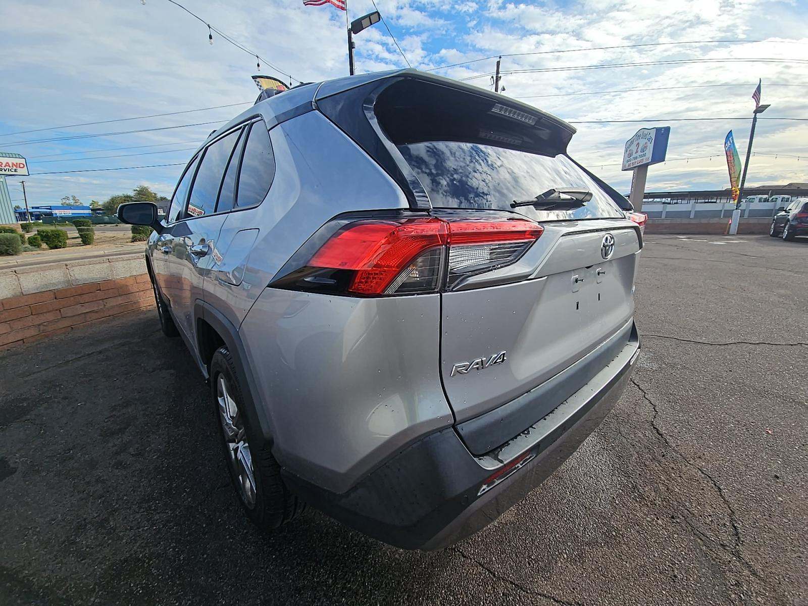 Toyota RAV4 2021 — photo 2