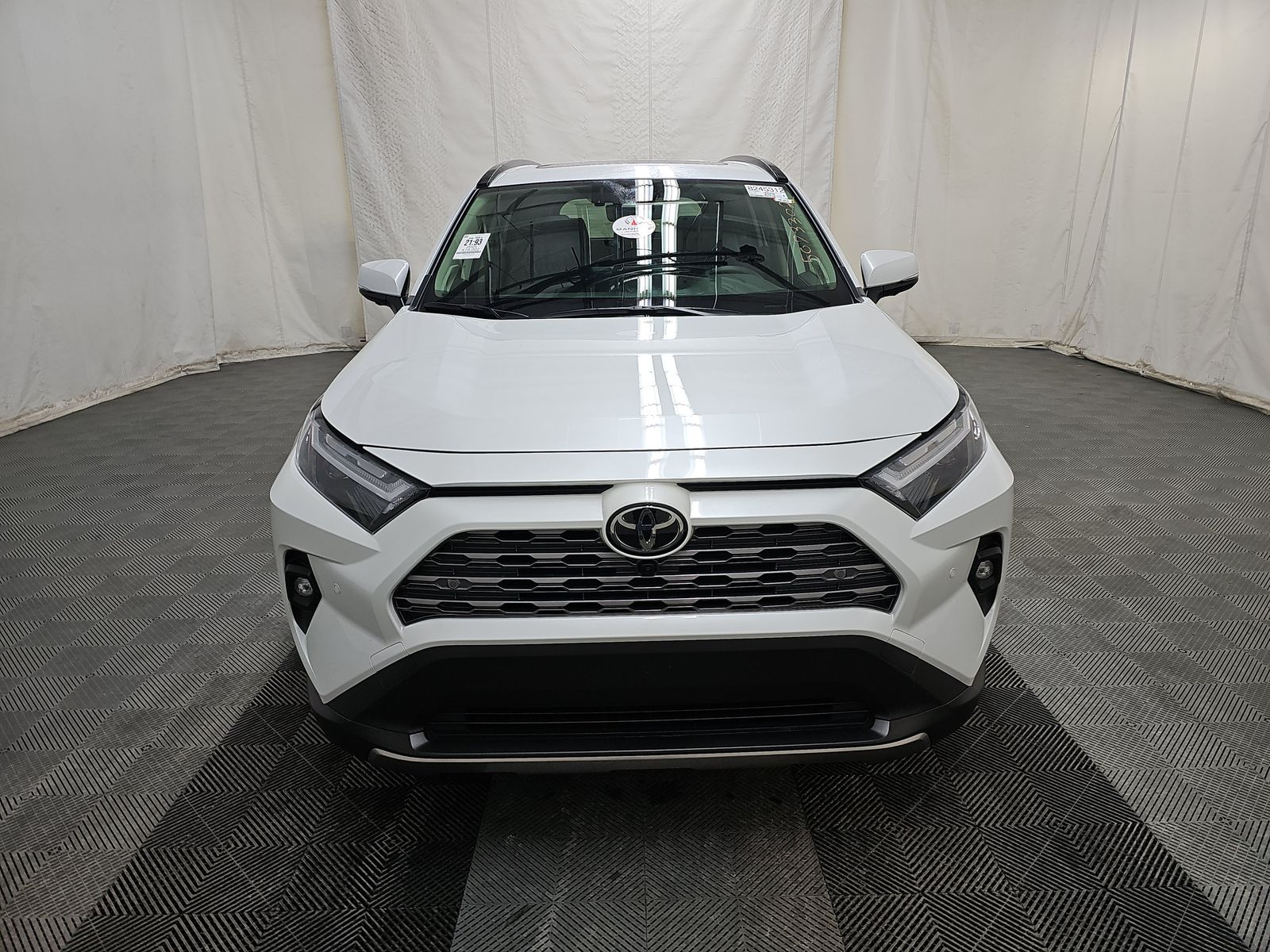 Toyota RAV4 2025 — photo 2