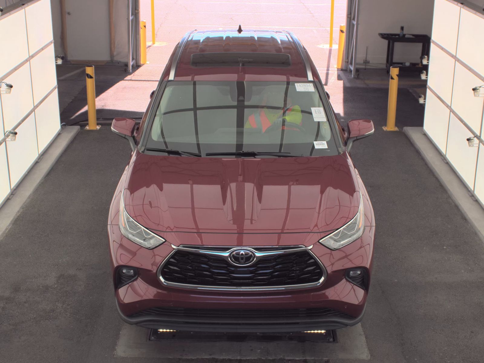 Toyota Highlander 2023 — photo 2