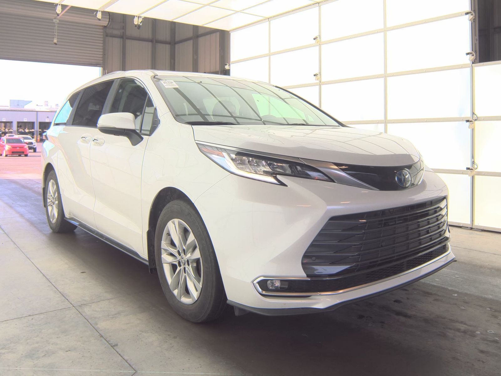 Toyota Sienna 2024 — photo 2
