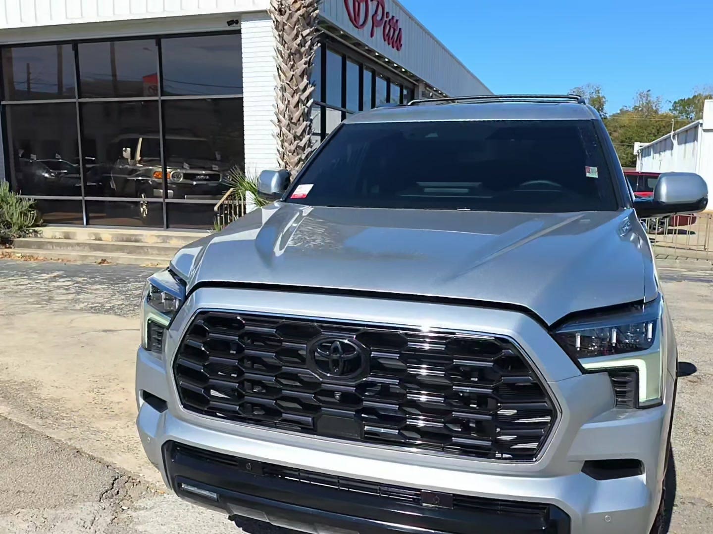 Toyota Sequoia 2025 — photo 2