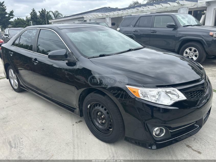 Toyota Camry 2014 — photo 2