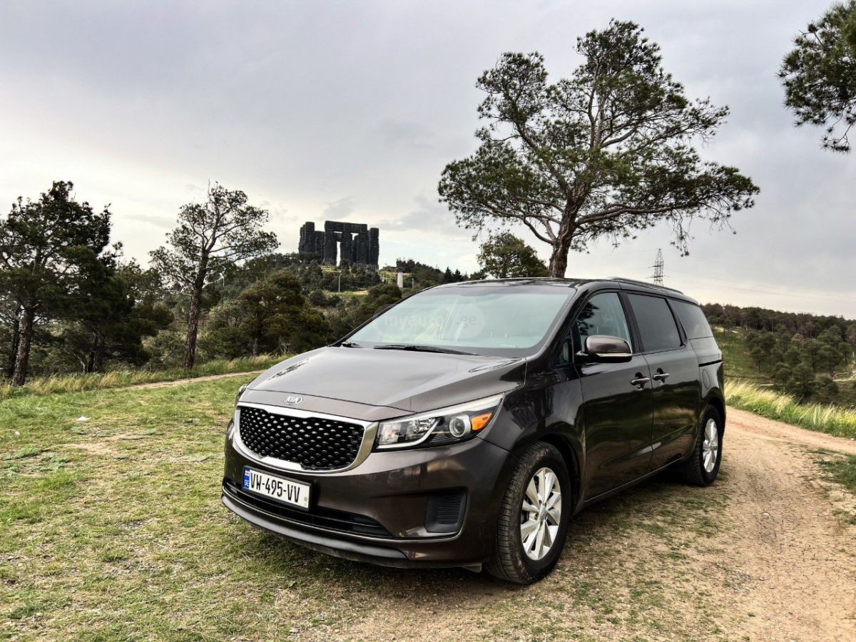 Kia Sedona 2016 — photo 2