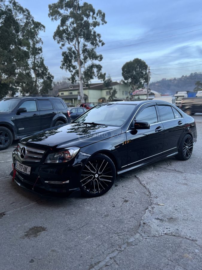 Mercedes-Benz C 300