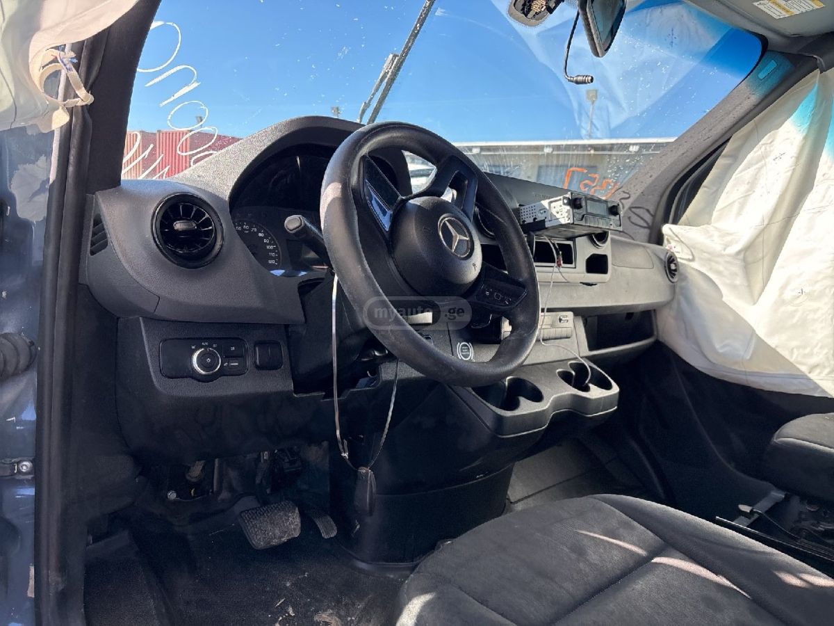 Mercedes-Benz Sprinter 2019 — photo 2