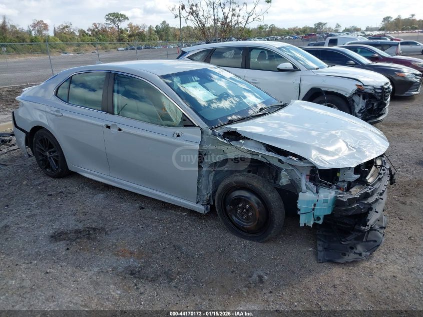 Toyota Camry 2022 — photo 2