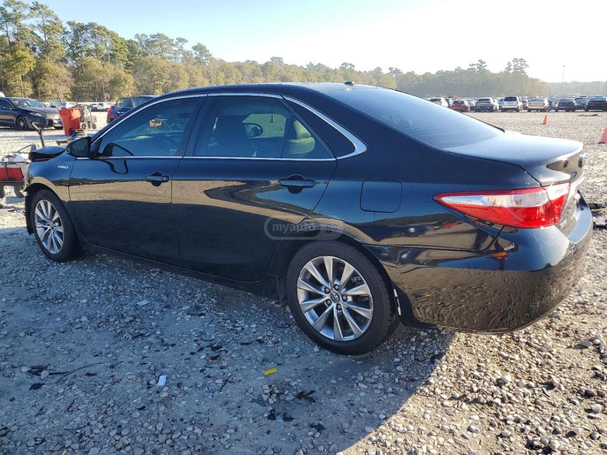 Toyota Camry 2016 — photo 2