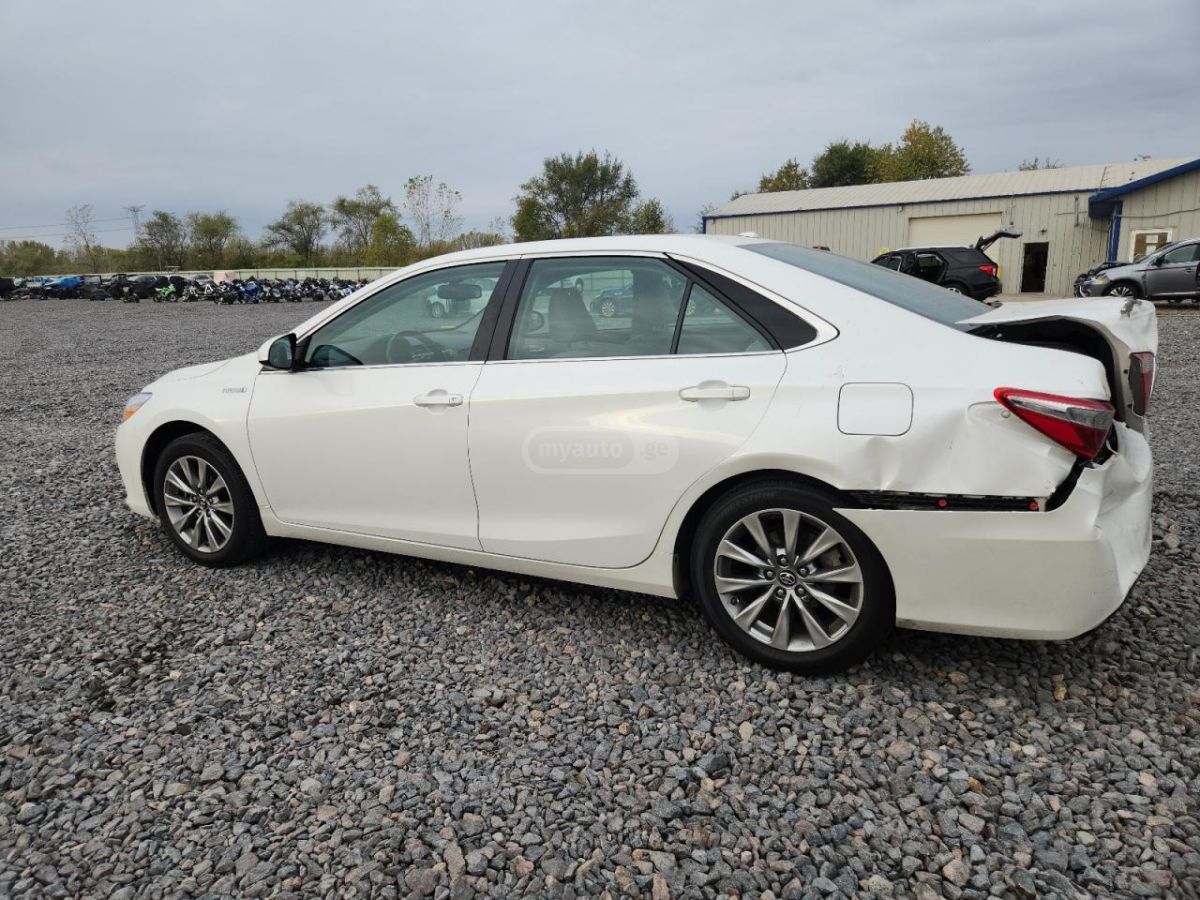 Toyota Camry 2016 — photo 2