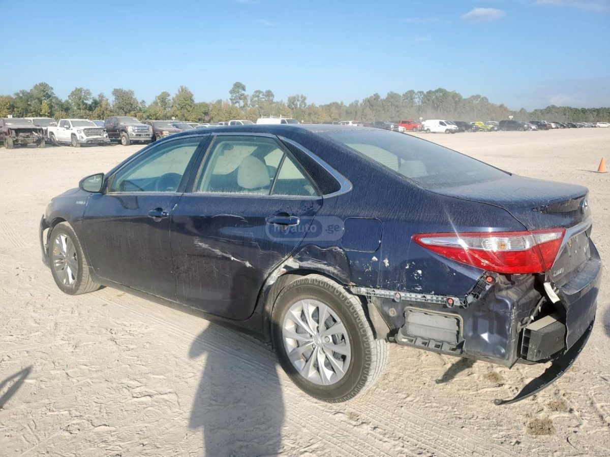 Toyota Camry 2017 — photo 2