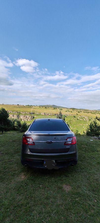 Ford Taurus 2014 — photo 2