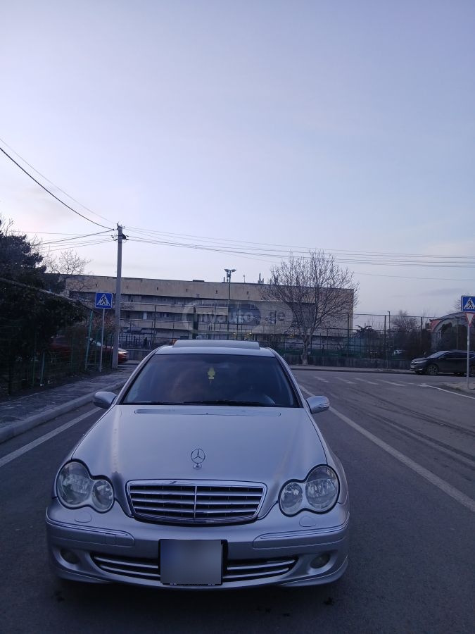 Mercedes-Benz C 240 2004 — photo 2