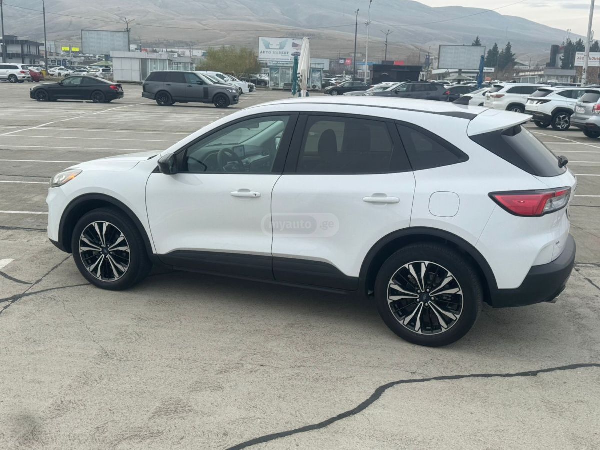 Ford Escape 2021 — photo 2
