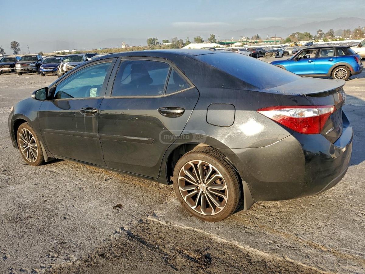 Toyota Corolla 2016 — photo 2