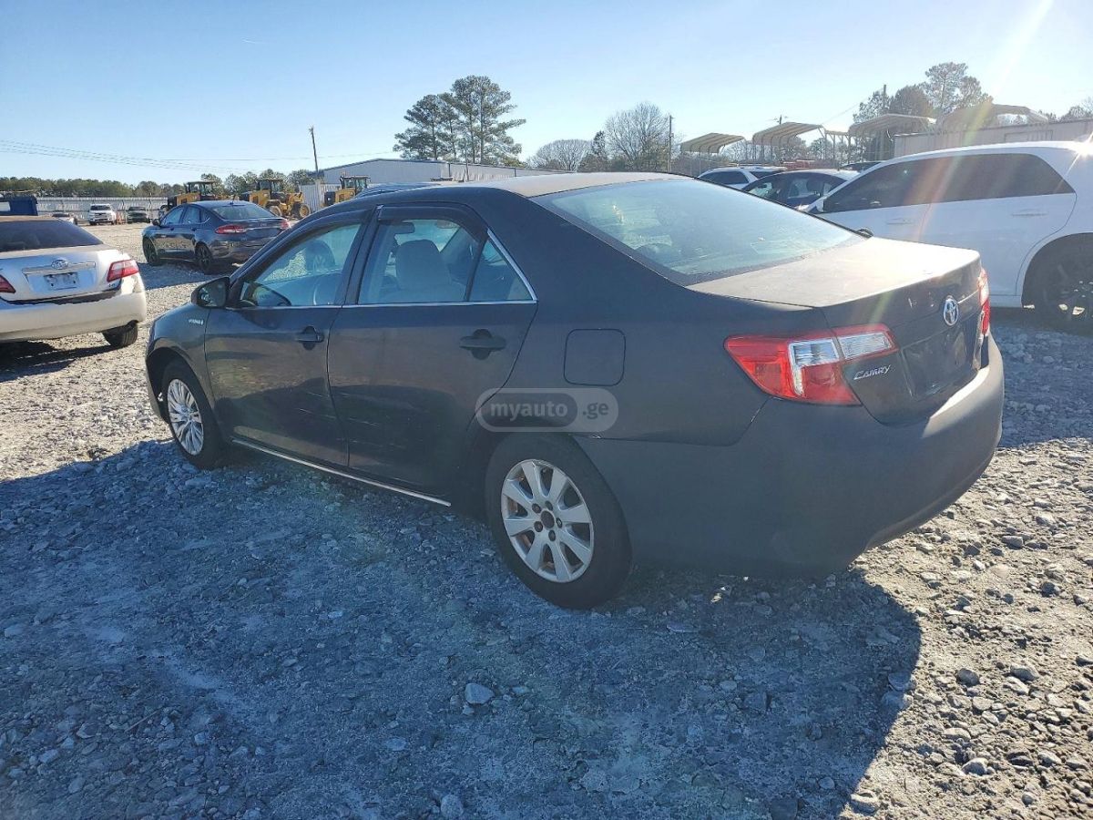 Toyota Camry 2014 — photo 2